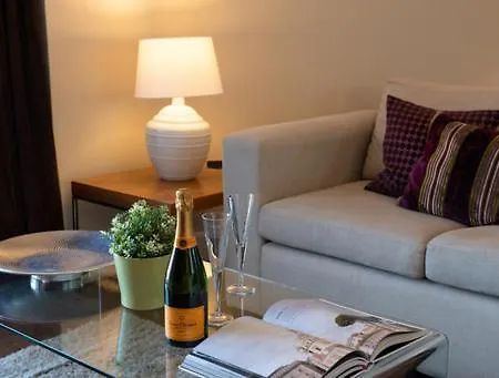 Апартаменти The Chambers *